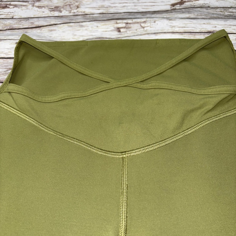 Lululemon Olive Green Leggings, Semi Capri Style Leggings Size 4 - Excellent - Picture 4 of 9